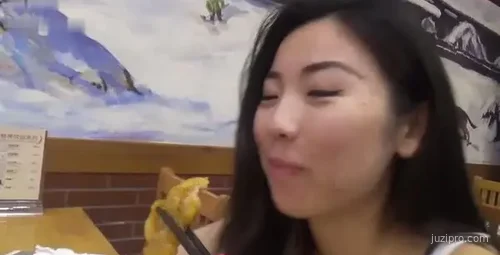 台湾女孩和外国男友共度亲密时光