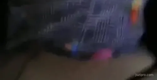 推特女神勾搭不同猛男啪啪，猛烈撞击极品细腰蜜桃美臀