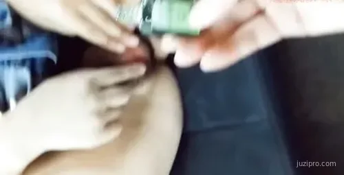 风油精引发疼痛呼喊声激起路人围观