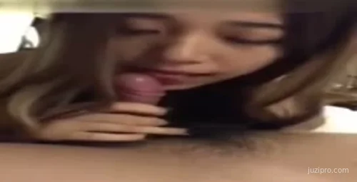 女友体贴帮我口交