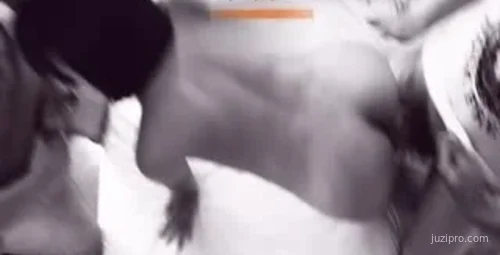 某公司签约模特酒店拍满意2摄影师