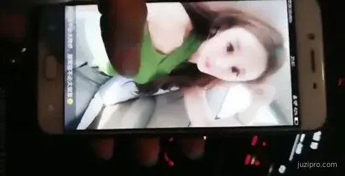 女子短裙开车接人至酒店发生不礼貌行为