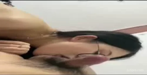 台湾清新女生帮助男友