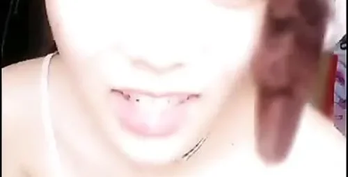 开学前美女在车上公路勾引闺蜜老公