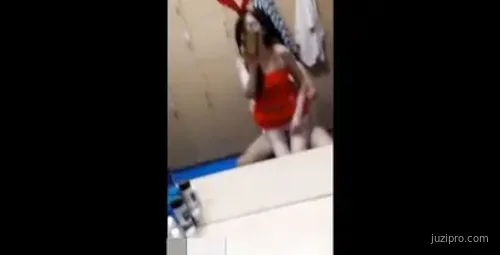 明星化妆间与男友浪漫互动高清版