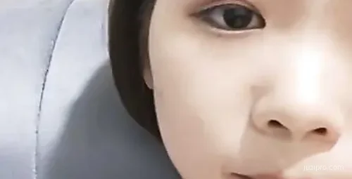 小姐与纹身男约会，交流互动甜蜜全程