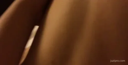 蜂腰美臀女孩与男友的那些疯狂趣事 高清版