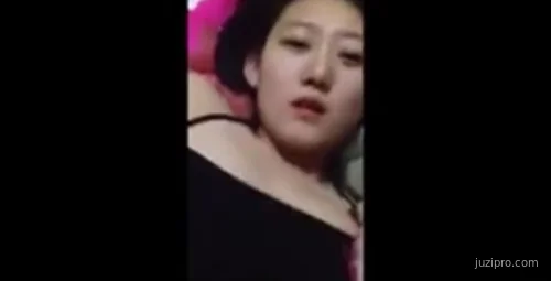 害羞女友放松后自然动人