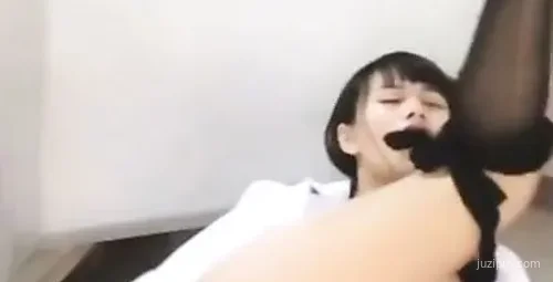 性感女神地下停车场豪车旁诱惑