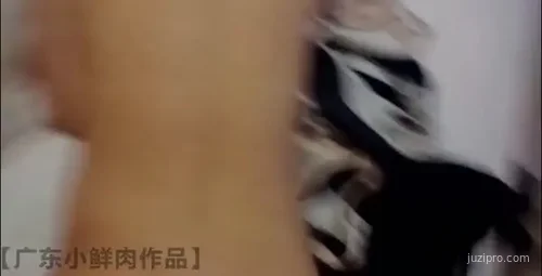 有钱小帅哥与邻家可爱女孩互动