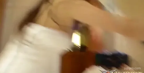 外籍客人在东莞酒店与靓妹CINDY互动有趣
