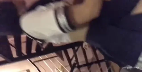 水手服女孩激情嬉戏