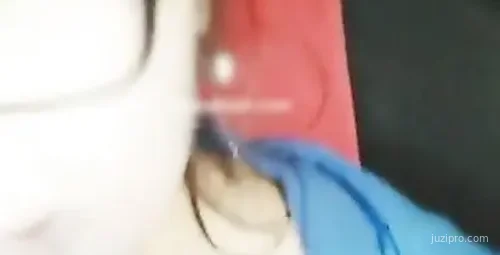 戴眼镜萝莉主播与网约车司机车内互动