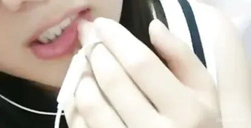 新人高颜值小姐姐与好友亲密互动