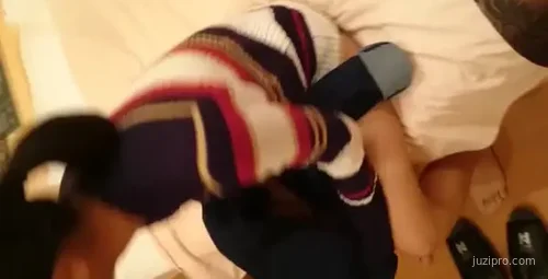 学生女生害羞捂脸