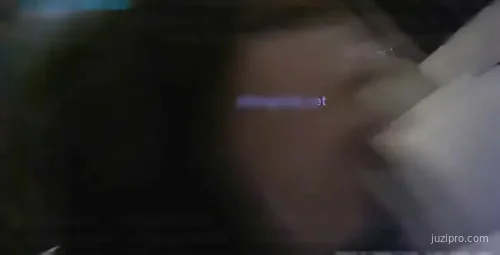 年轻性感援交女警装亮相