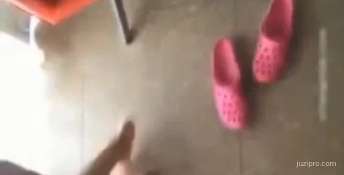 海边泳装魅力少女活力享阳光海风