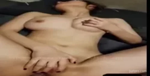 与丰满女友的亲密时光