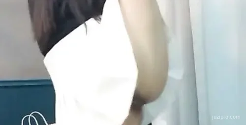 可爱萝莉喜欢聊天和舞蹈