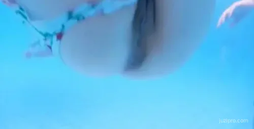 温泉夜激情，与小情人尽享刺激体验