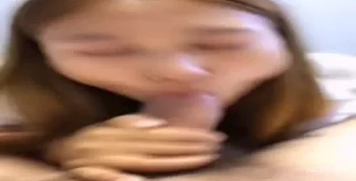 女大学生口交和允许内部射精