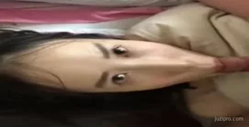 辣妹的吸允声很大，嘴巴紧紧包裹住我的JJ