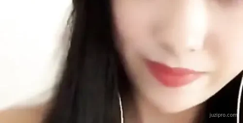 推荐宅男女神笙笙收费房洗澡